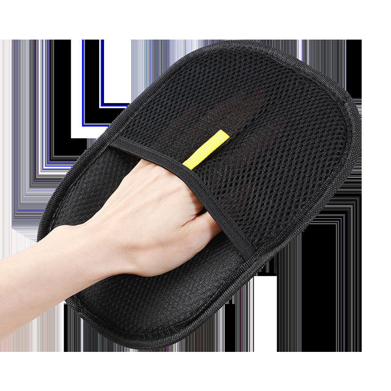 Essential gloves for pet care - for cleaning cat fur